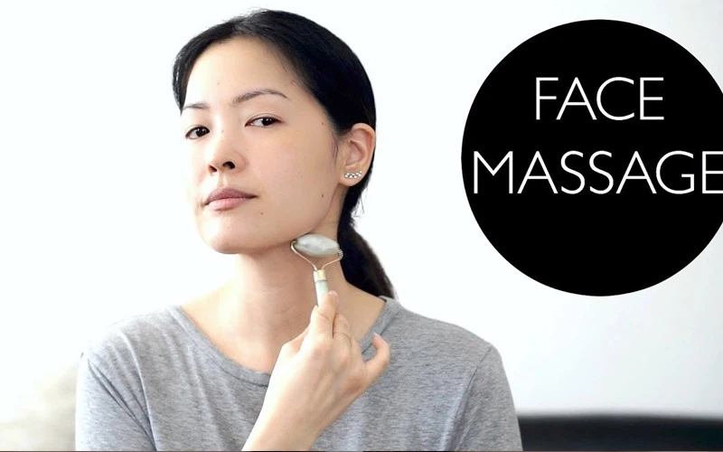 how to massage face with jade roller1